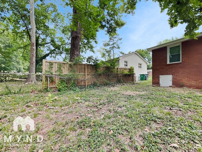 Building Photo - 1720 Finchley Dr