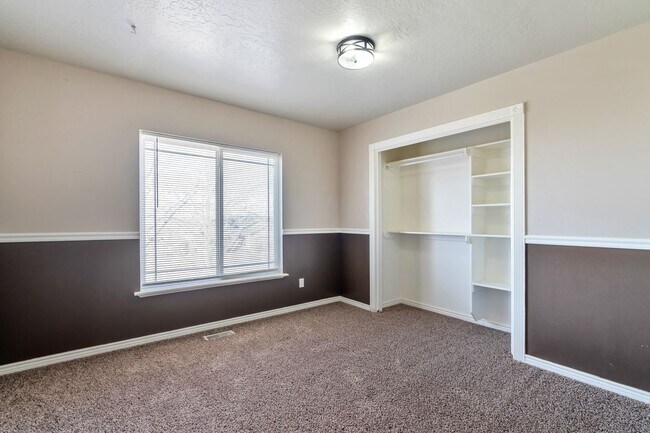 Building Photo - 426 W 2700 S