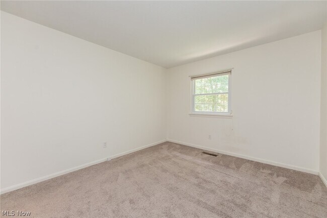 Building Photo - 7020 Carriage Hill Dr