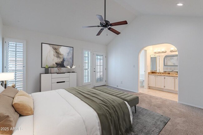 Building Photo - 3-bedroom townhome in great central Phoeni...