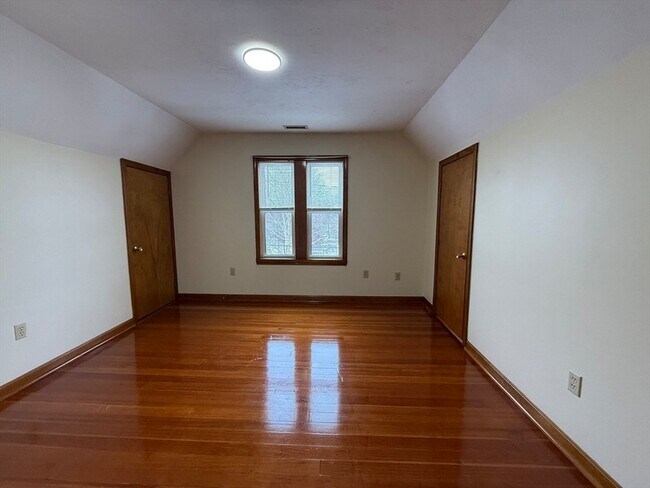 Building Photo - 132 Coburn Ave