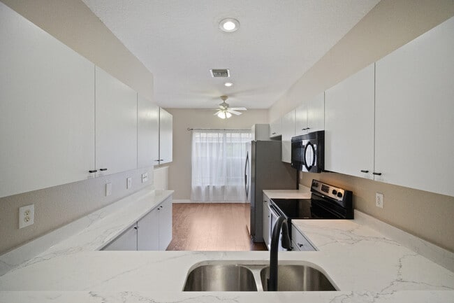 Building Photo - 18505 Pebble Lake Ct