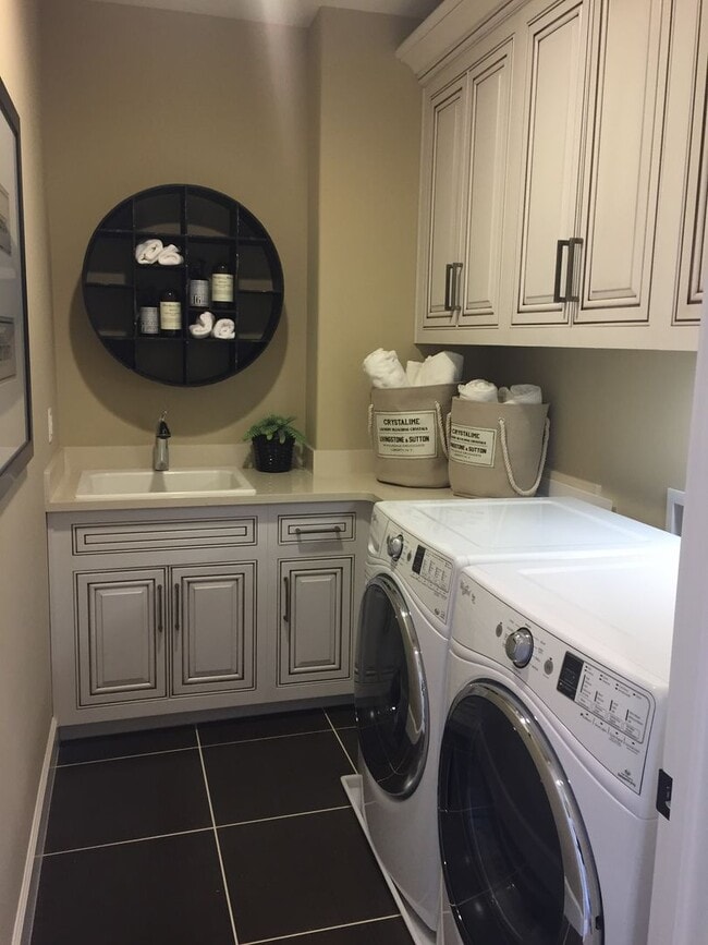 Building Photo - Gorgeous Former Model Home with