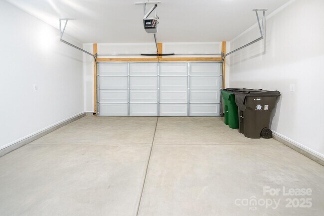 Building Photo - 11028 Wickenden Wy