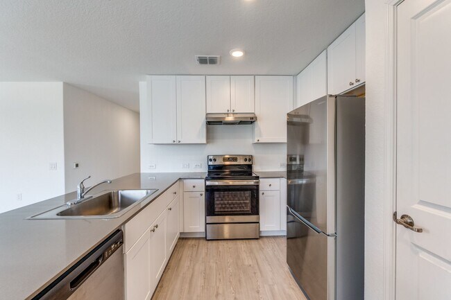 Building Photo - 4-BEDROOM HOME IN MISSION DEL LAGO