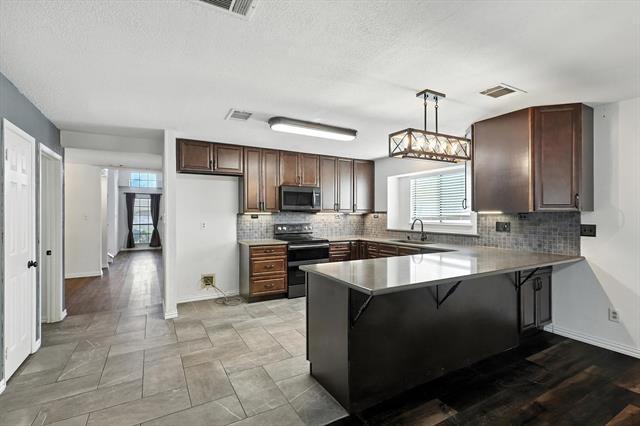 Building Photo - 990 Acorn Dr
