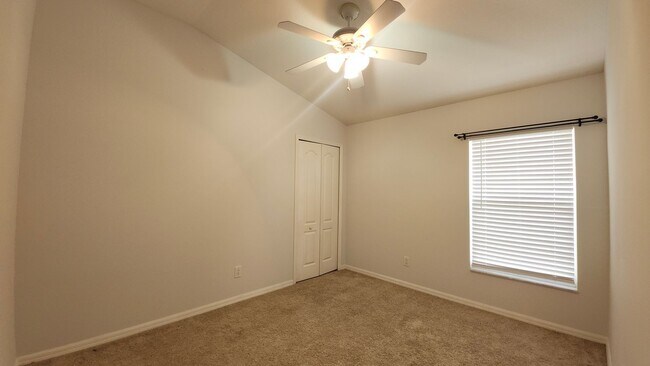 Building Photo - 1813 Greystone Heights Dr