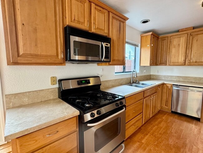 Building Photo - Adorable Home Available Now in Davis!