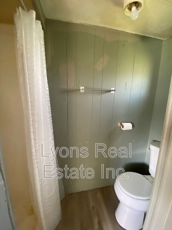 Building Photo - 8086 Heck Dr