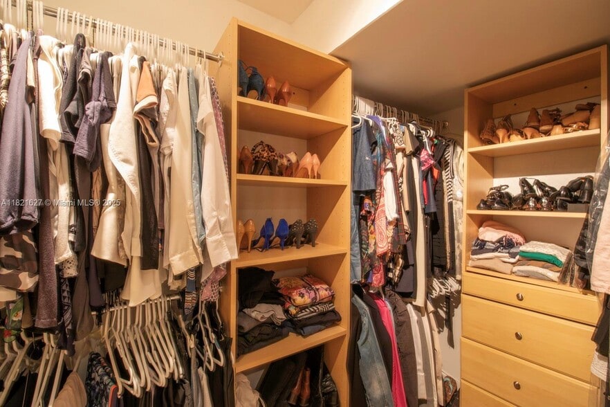 Building Photo - 1627 Brickell Ave