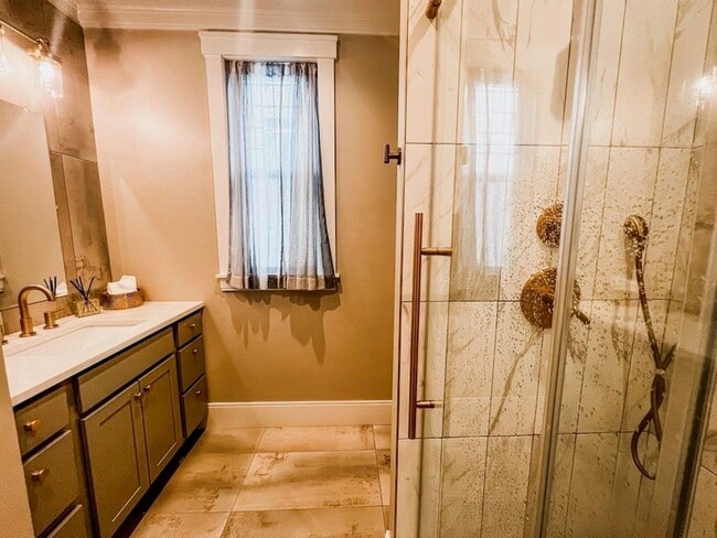 Building Photo - 69 Falcon St