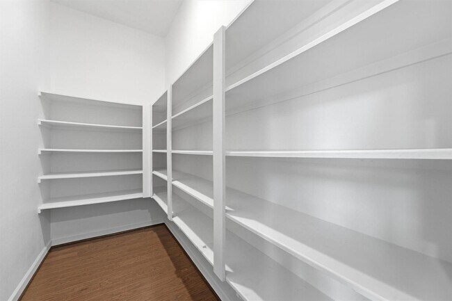 Building Photo - 1303 Gardenia Dr