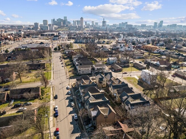 Building Photo - **UPSCALE BUENA VISTA HOME MINUTES FROM GERMANTOWN AND DOWNTOWN NASHVILLE**