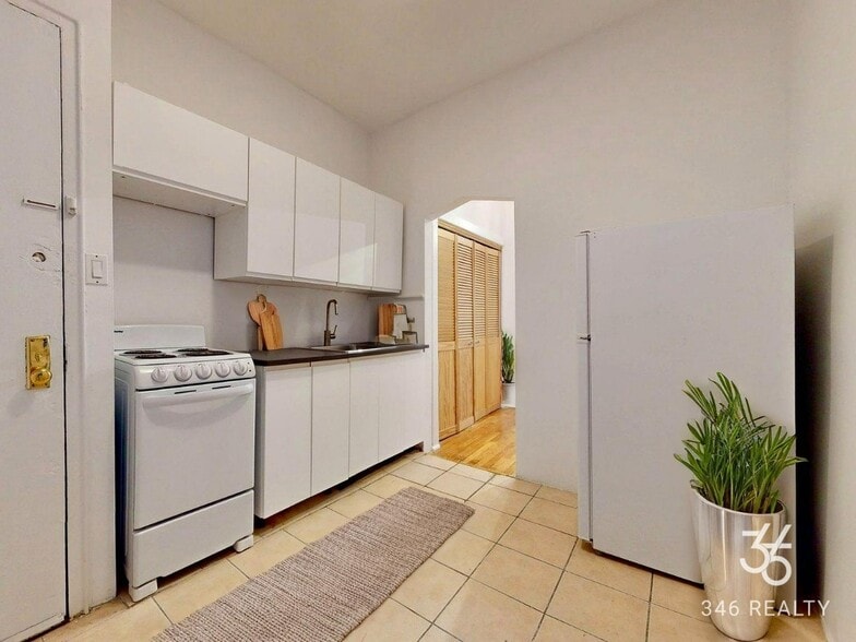 Building Photo - East 25th Street