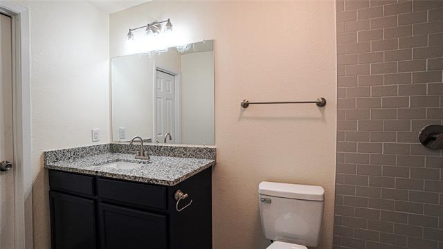 Building Photo - 1221 Cove Dr
