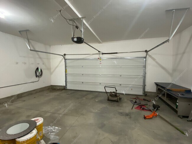 Building Photo - Bright Southeast Bend Home Near Canal Trai...