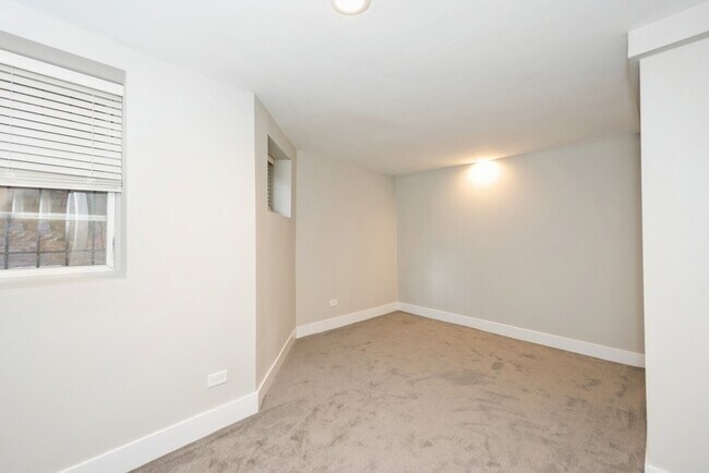 Building Photo - 1435 N Washtenaw Ave