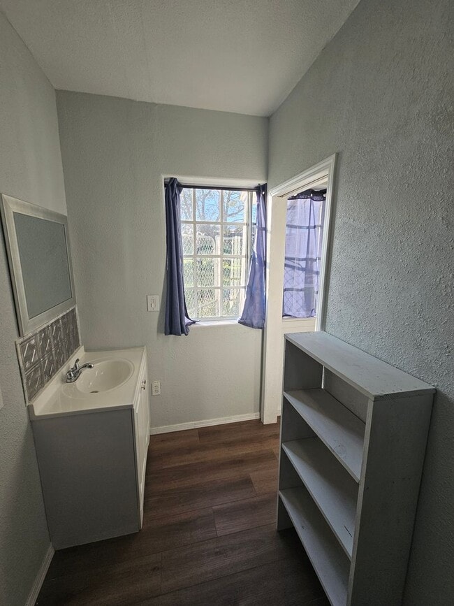 Building Photo - Lakeport rental