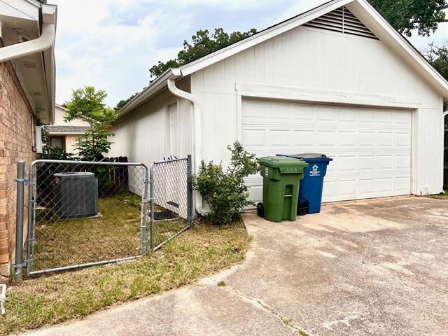 Building Photo - 2121 Stone Moss Ln