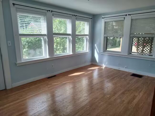 Building Photo - 98 Forge Village Rd