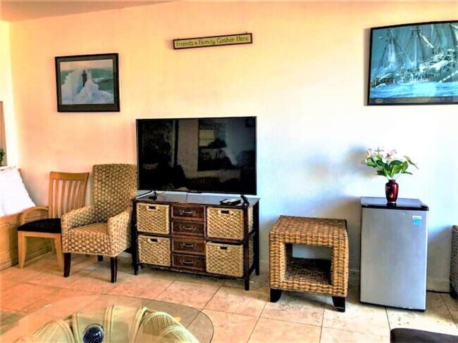 Building Photo - Amazing Townhouse in front of the beach and the ses. Gustavo Lopez AMSI