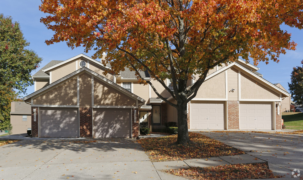 Building Photo - Chapel Oaks