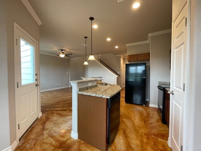 Building Photo - Townhome for rent