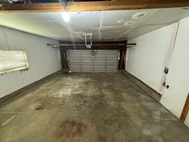 Building Photo - HUGE 2 Bed 2 Bath in the Country