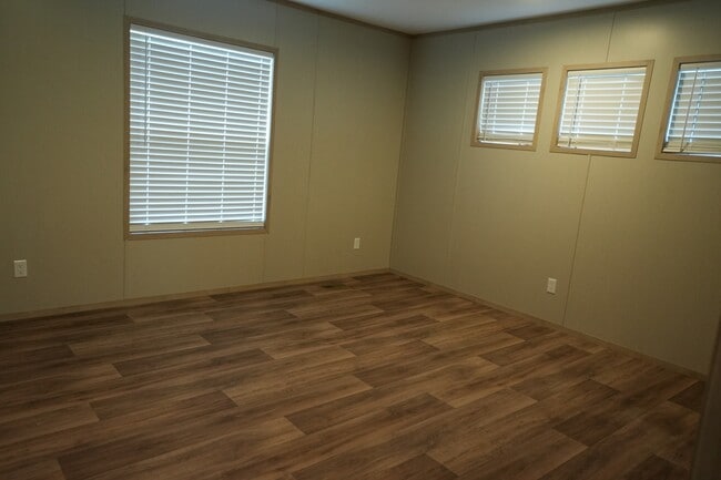 Building Photo - 1812 S Odell Rd