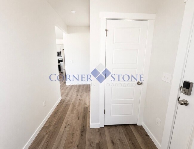 Building Photo - Like New Home in Meridian!