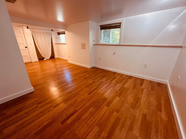 Building Photo - Charming 1-Bedroom in South Seattle