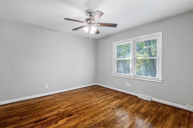 Building Photo - Updated Home with Hardwood Floors, LR & De...