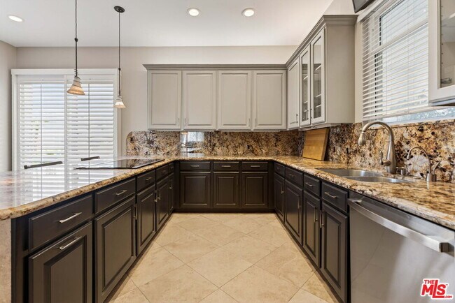 Building Photo - 30 Galleon St