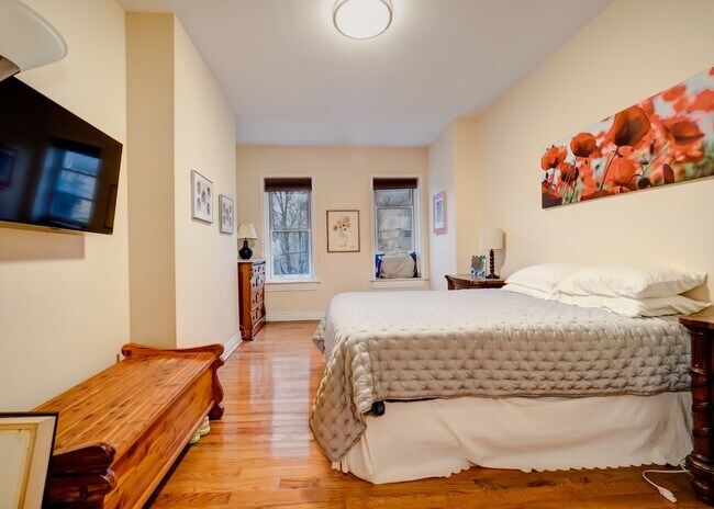 Building Photo - 264 9th St