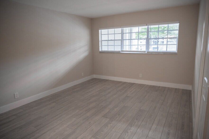 Building Photo - 3000 S Course Dr