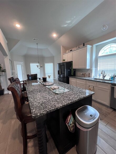 Building Photo - 9832 El Colina Dr