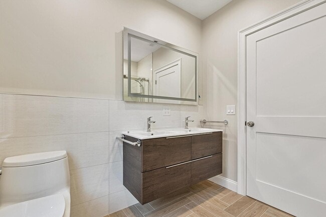 Building Photo - 14 Newell Rd