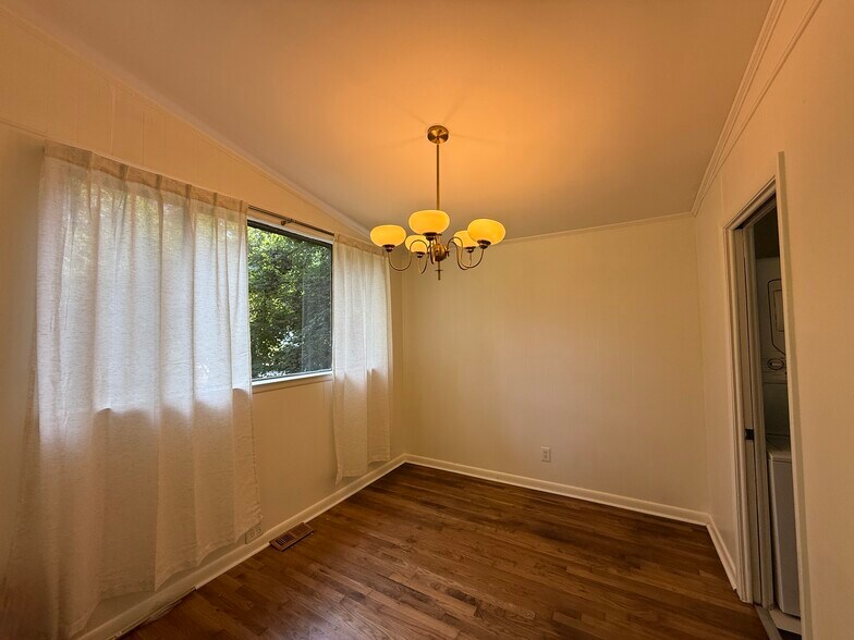 Building Photo - 3808 Woodmont Ln