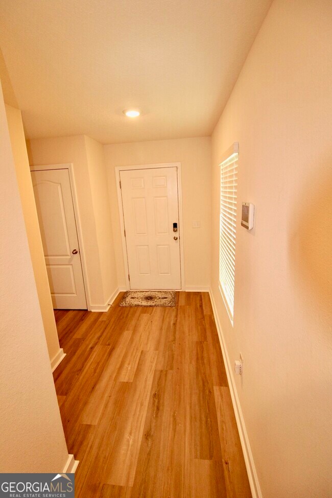 Building Photo - 119 Teakwood Dr