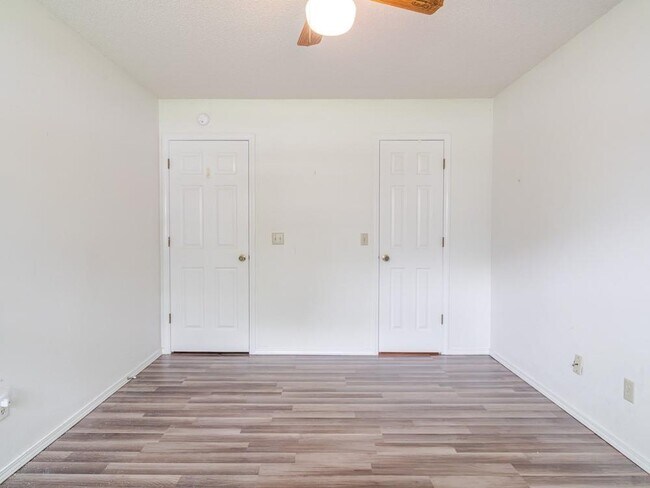 Building Photo - 1005 N Flamingo Rd