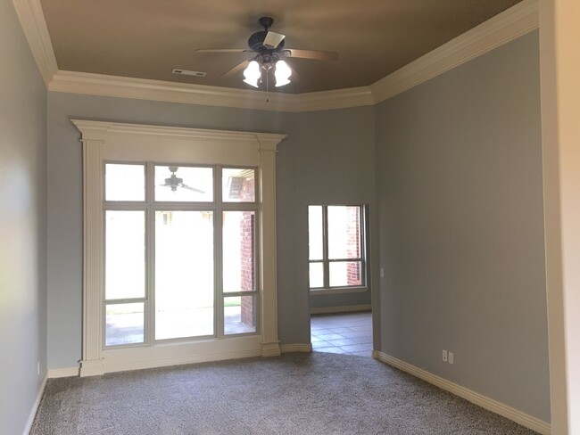 Building Photo - 5 bedroom 3 bath home in Fayetteville