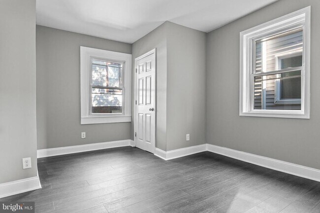 Building Photo - 5427 Ridgewood St