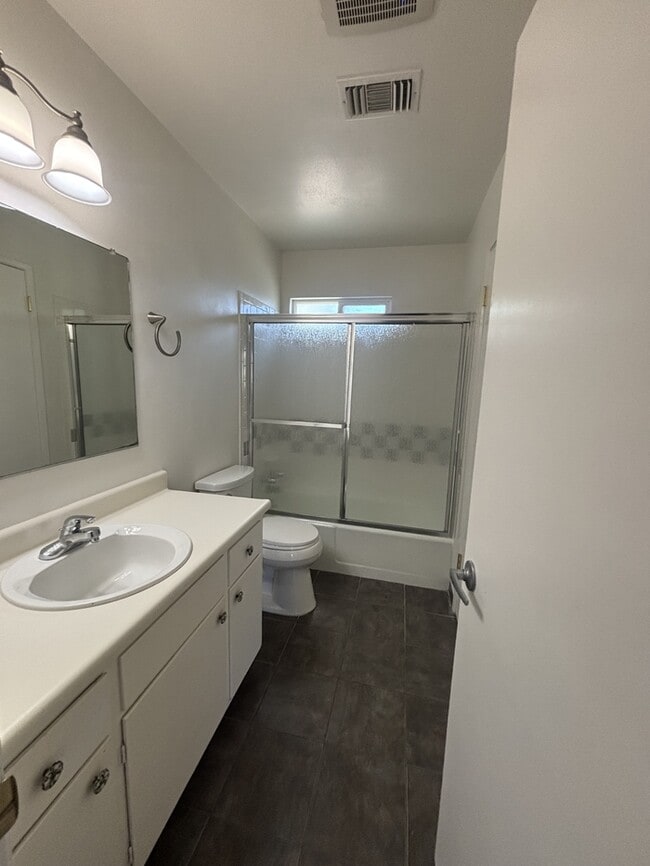 Building Photo - 2220 Jeanine Dr