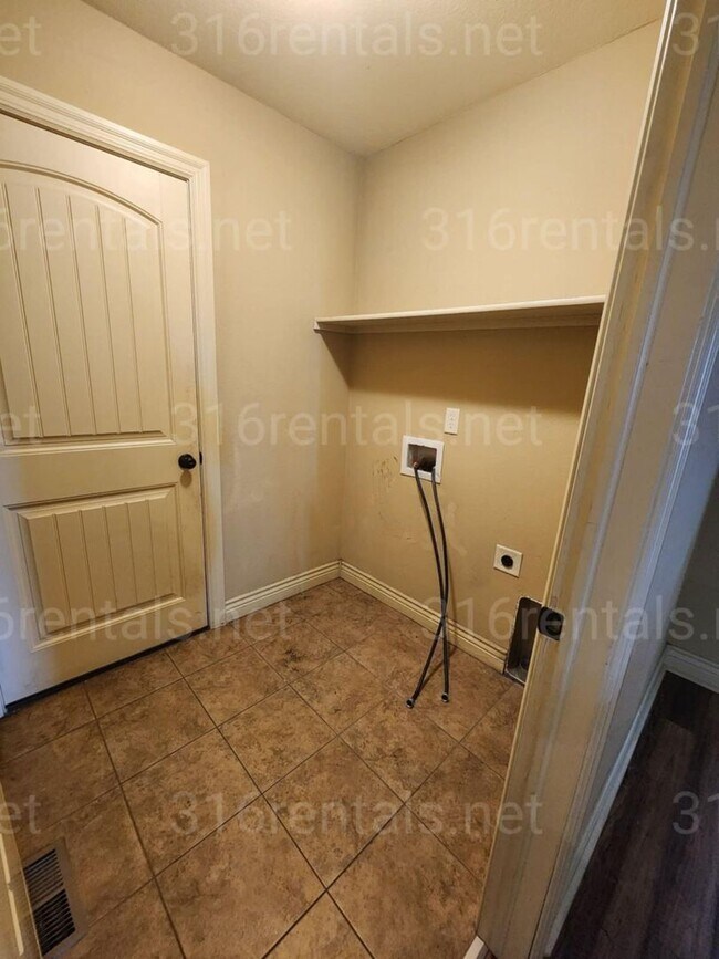 Building Photo - 8470 Granite Ct