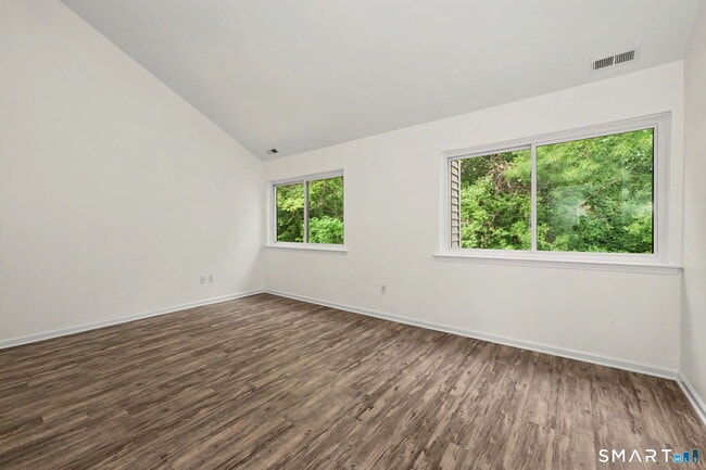 Building Photo - 32 Deer Run