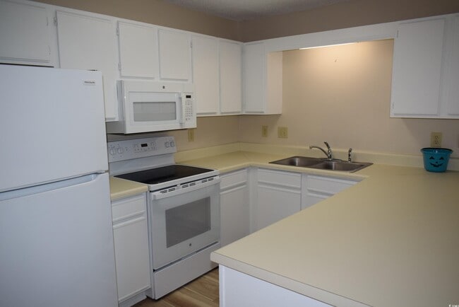 Building Photo - 510 Fairwood Lakes Dr