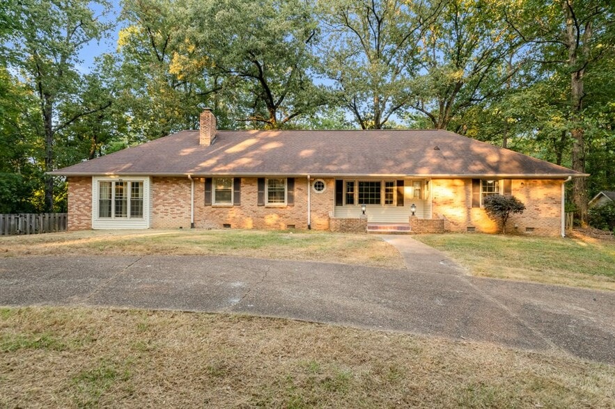 Building Photo - 105 Dogwood Blvd