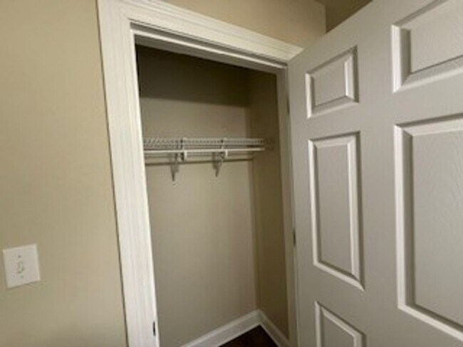 Building Photo - Country side home