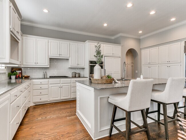 Building Photo - 1307 Brookside Dr