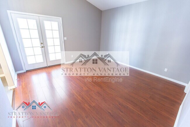 Building Photo - 1015 E Brentrup Dr